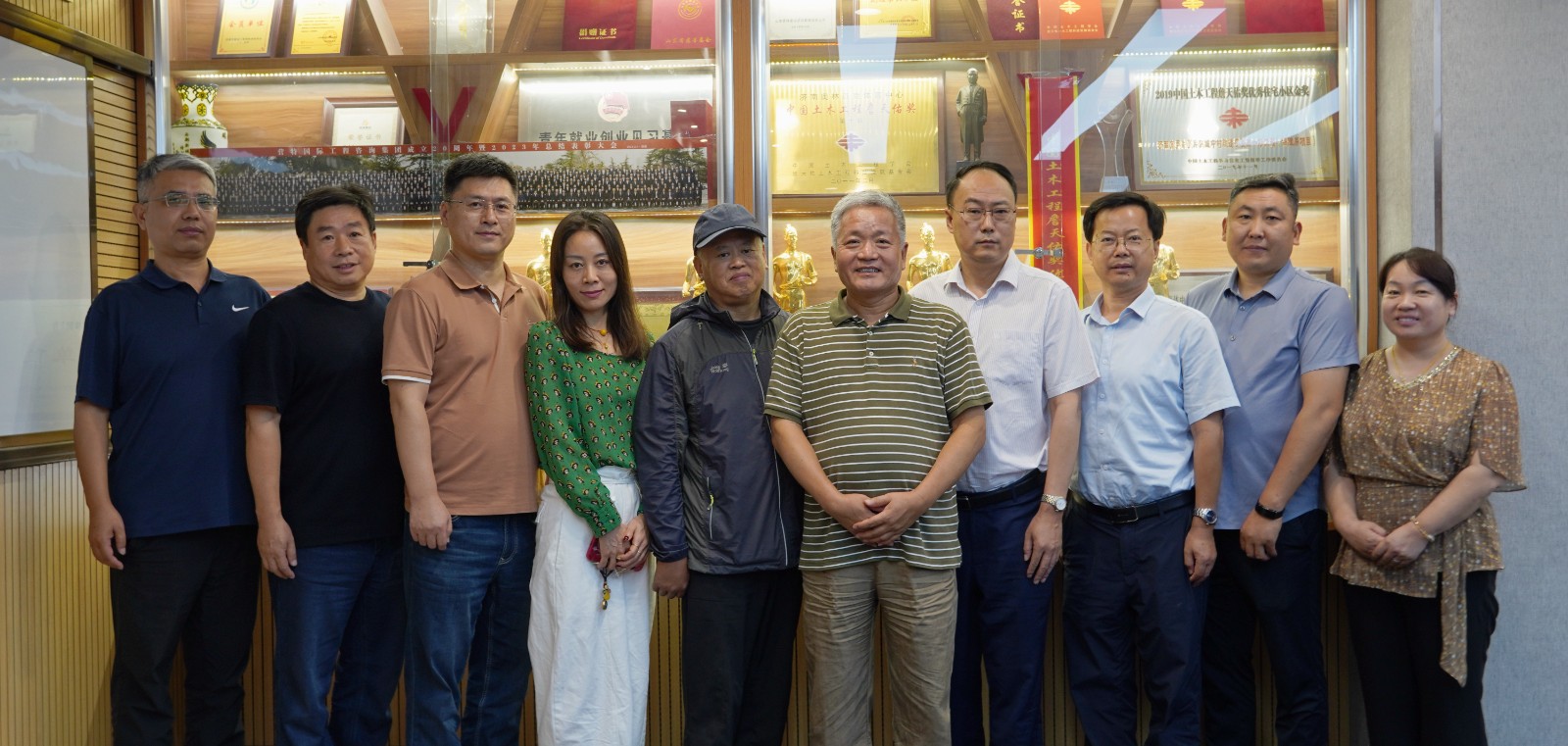 合影.jpg